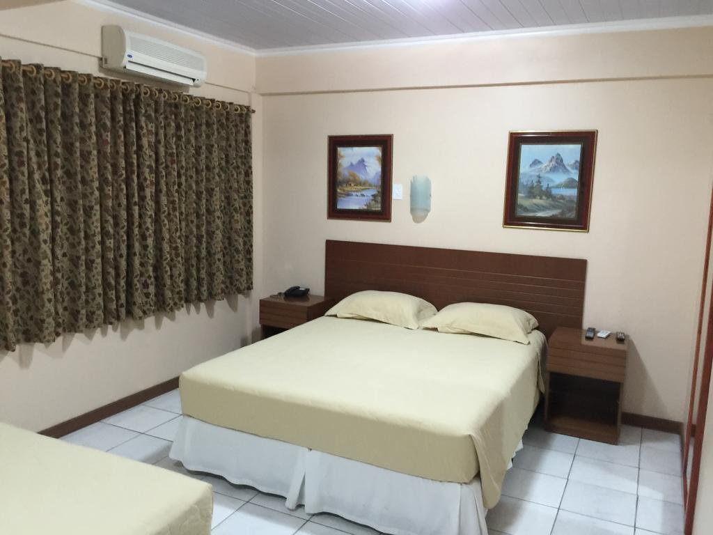 Fares Turis Hotel Uruguaiana Ngoại thất bức ảnh