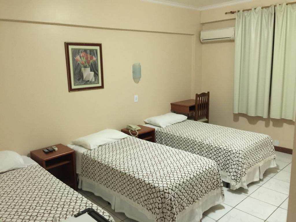 Fares Turis Hotel Uruguaiana Ngoại thất bức ảnh